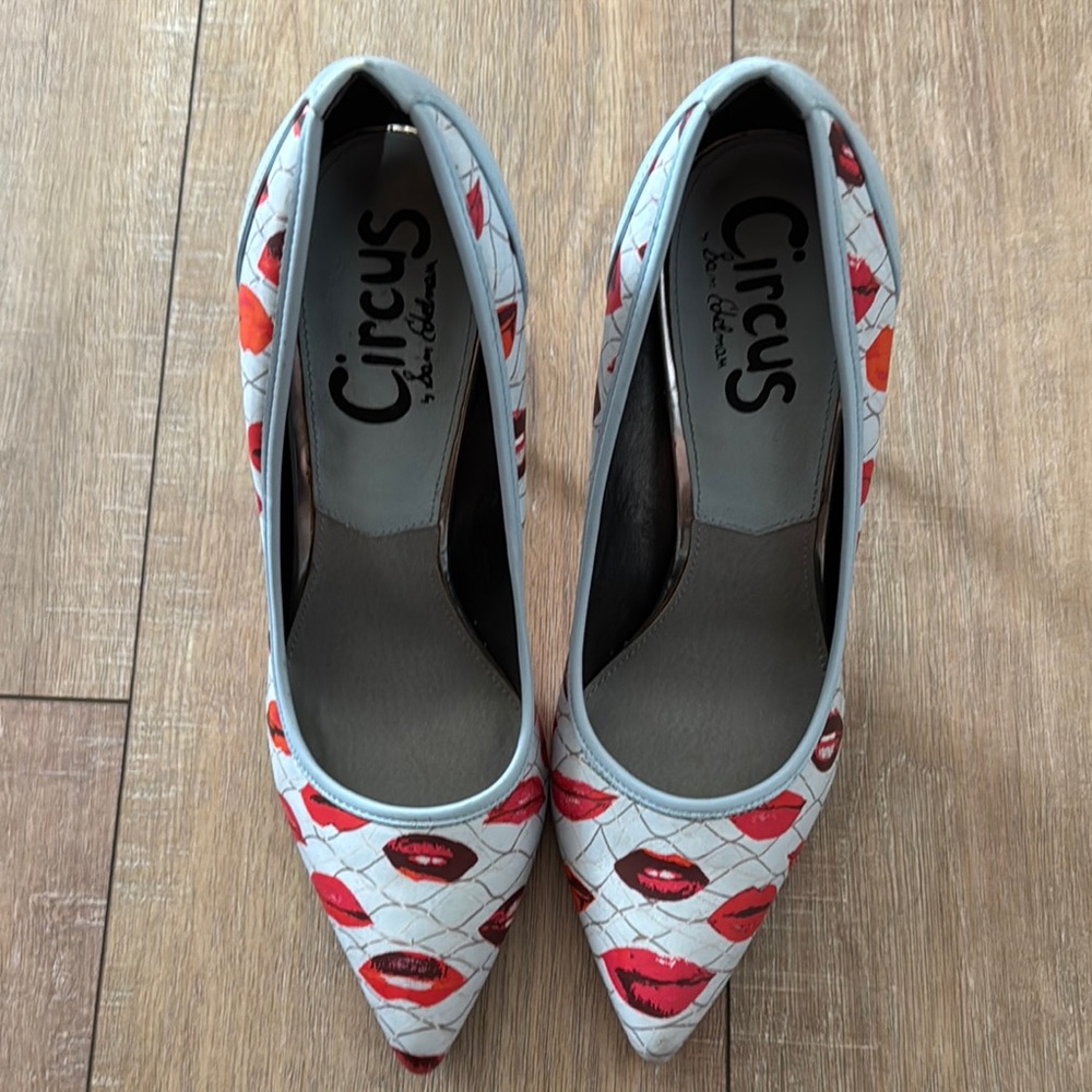 Circus by Sam Edelman Red and White Kiss Mark Heels 👠